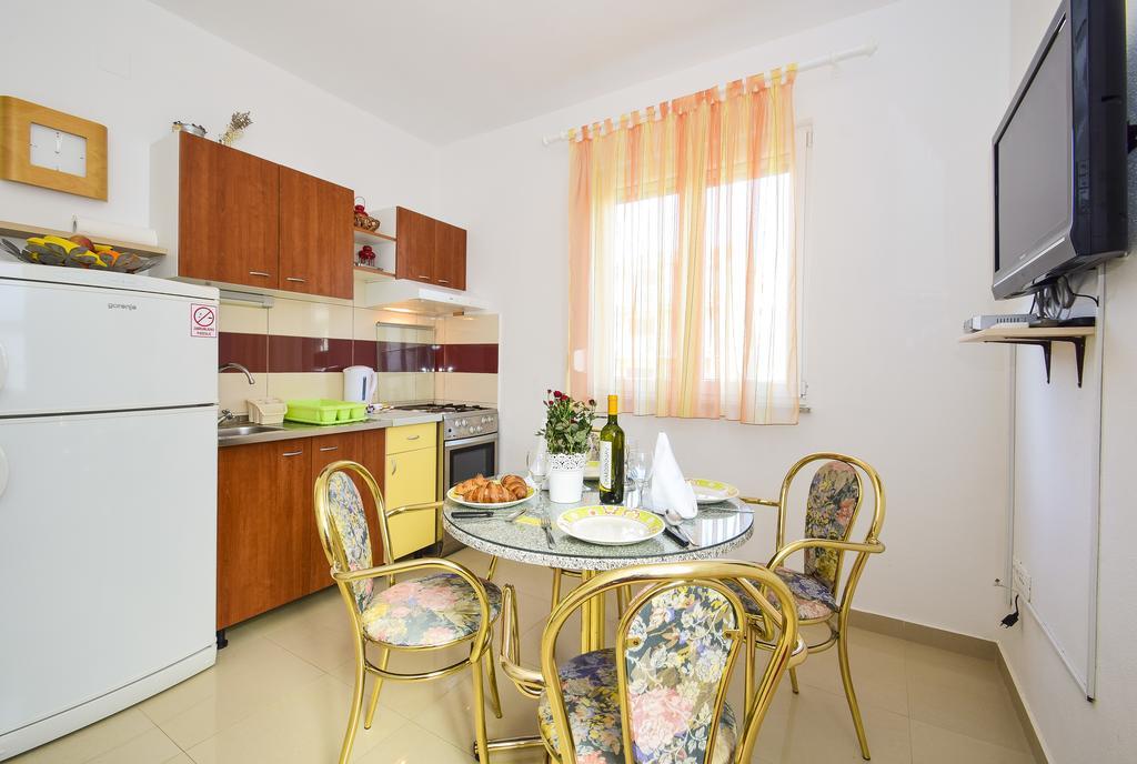Amadrian Apartments Šibenik Zimmer foto